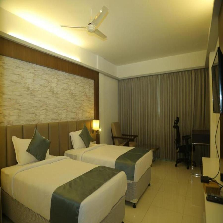 Hotel Konark Khammam Экстерьер фото